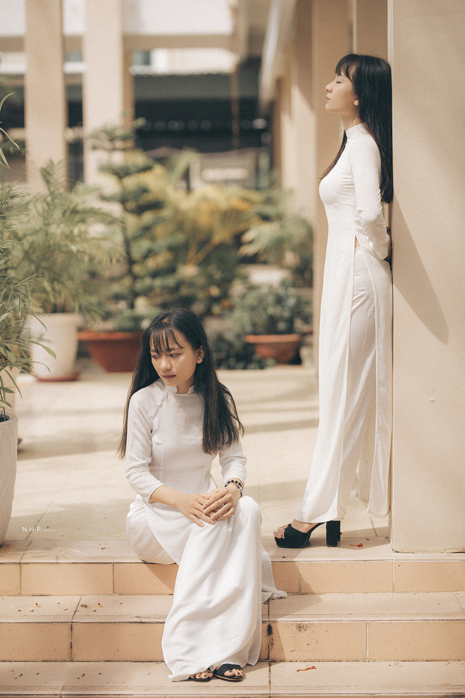 Cặp chị em sinh đôi Vũng Tàu sở hữu đôi mắt đẹp hút hồn trong loạt ảnh chia tay trường cấp 3